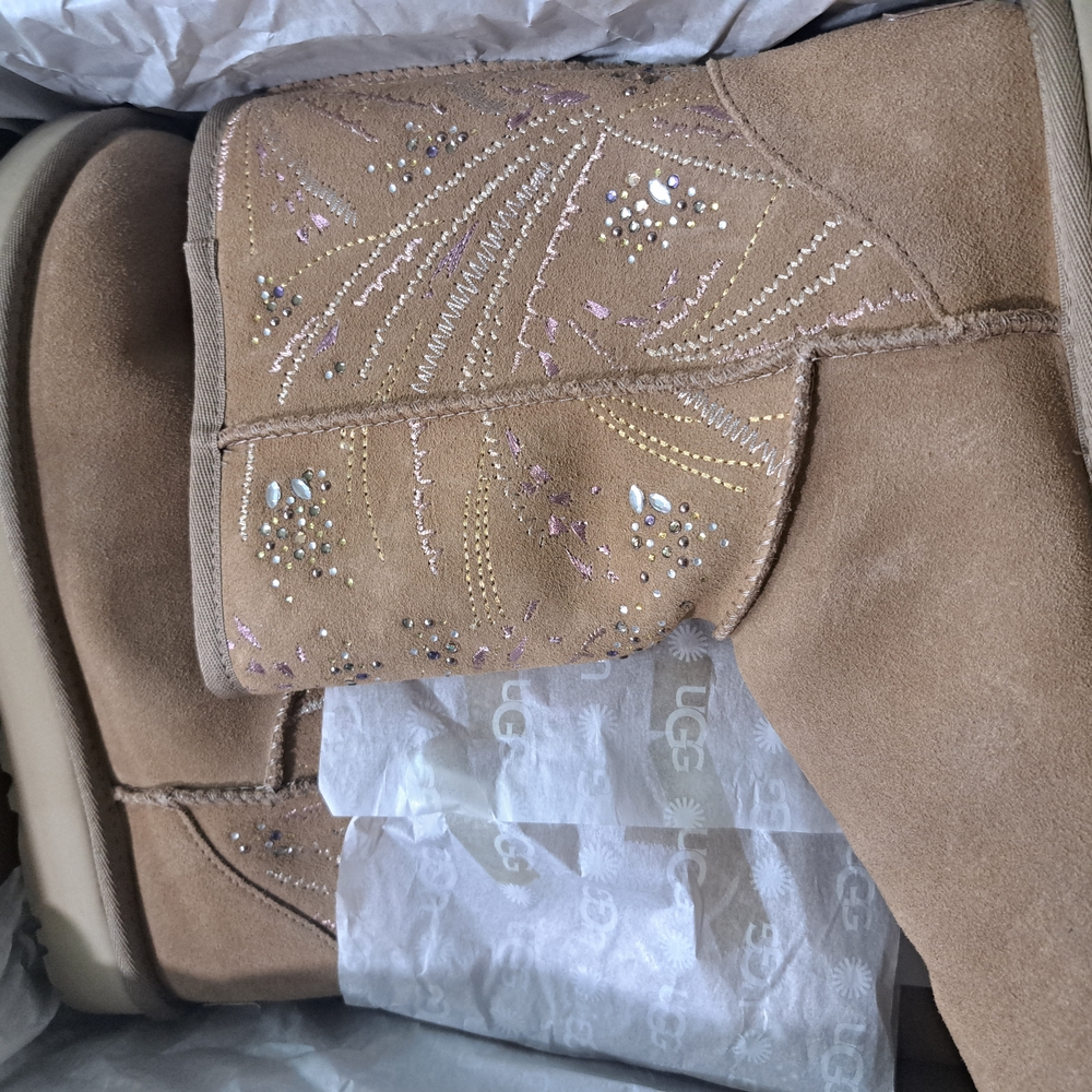 UGG Classic Short Boots in Tan